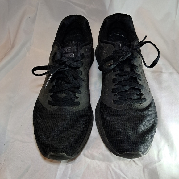 Nike Downshifter 7 Triple Black 852433-004 Women Sneakers Size 7 Running Trainer - Picture 3 of 9